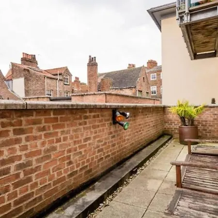 15 Stonegate Court *