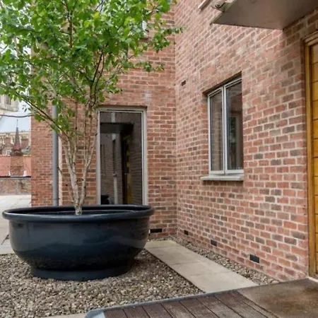 15 Stonegate Court Apartment